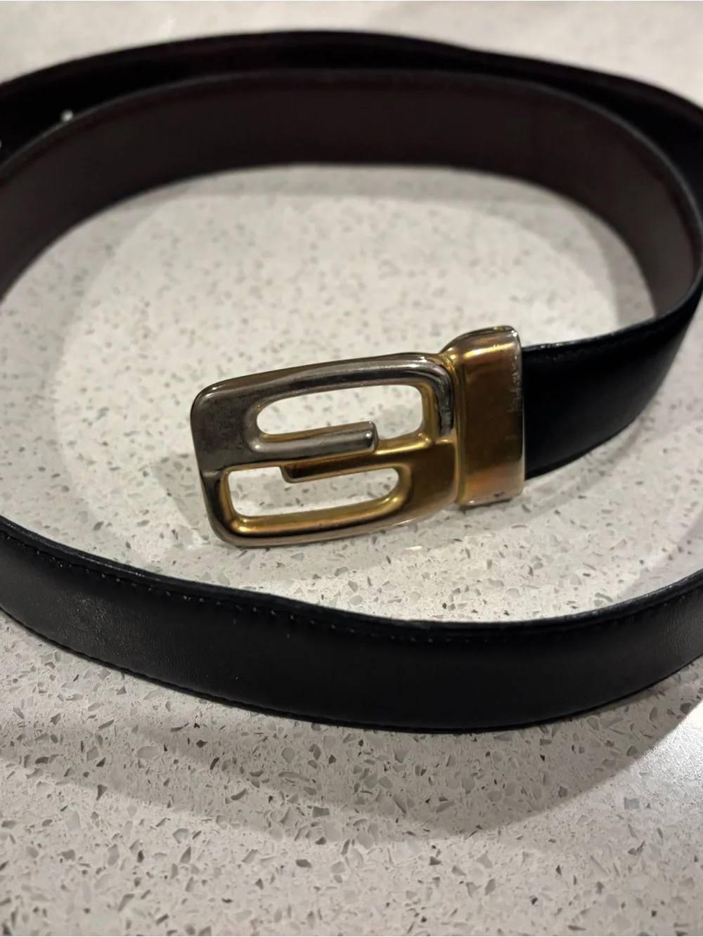 Gucci Black Leather Men's Belt with Gold Buckle - Picture 2 of 7
